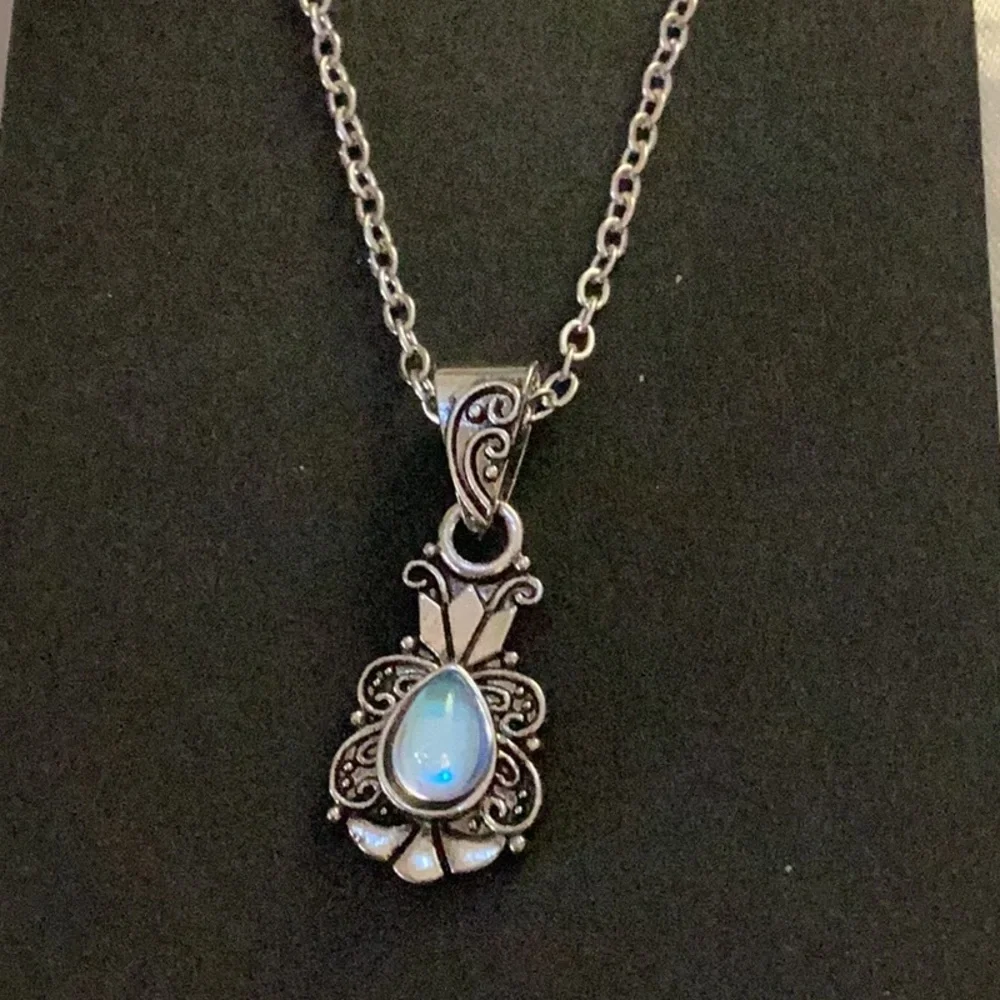 🦋New Gorgeous Stone Pendant Necklace Sparkles & Shines So Much FUN to Wear 🦋 - Picture 4 of 10